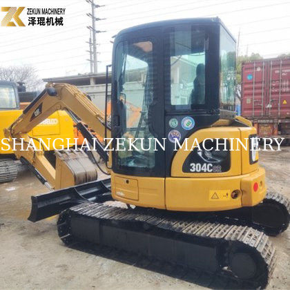 4 tony używane koparki CAT 304 z zamkniętą kabiną i oryginalnym cylindrem hydraulicznym