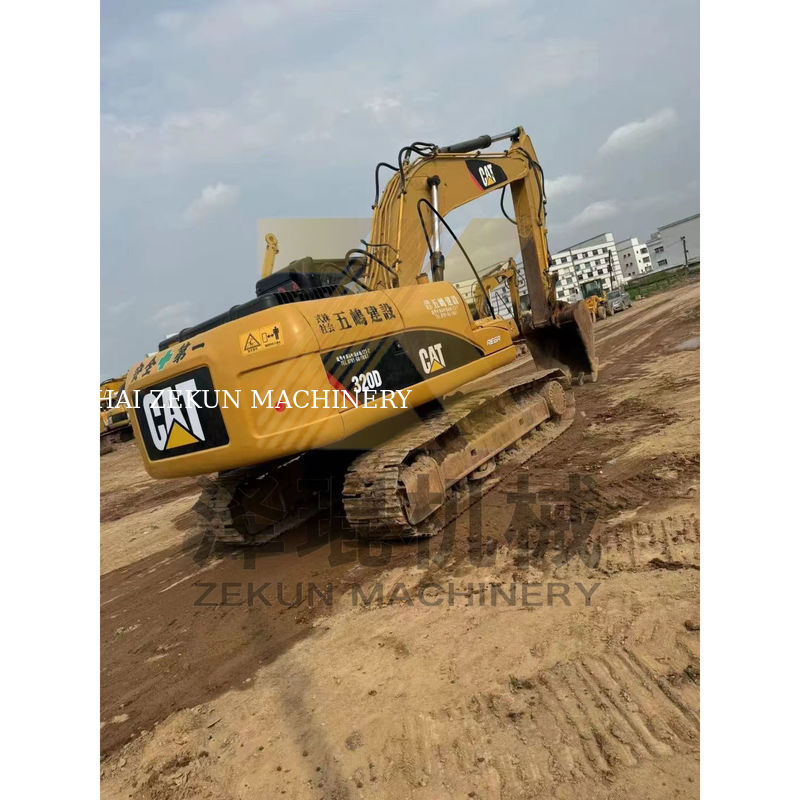 Używana koparka Cat 320D w Japonii o masie maszyny 20000 KG w dobrym stanie