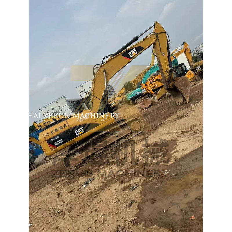 Używana koparka Cat 320D w Japonii o masie maszyny 20000 KG w dobrym stanie