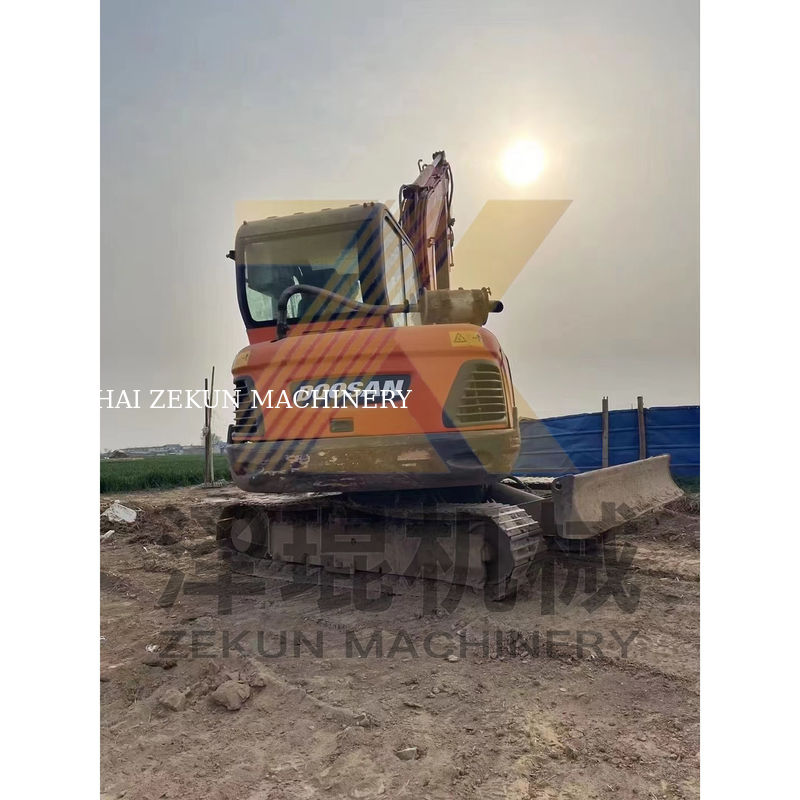 2015 używany grabarz Doosan DH60-7 w dobrym stanie Maszyna waży 5500 KG