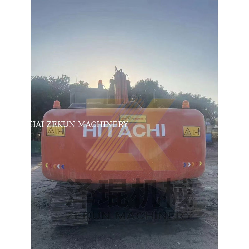 Ekskawator używany Hitachi ZX200-5G z Japonii o masie roboczej 20 ton i cylindrze