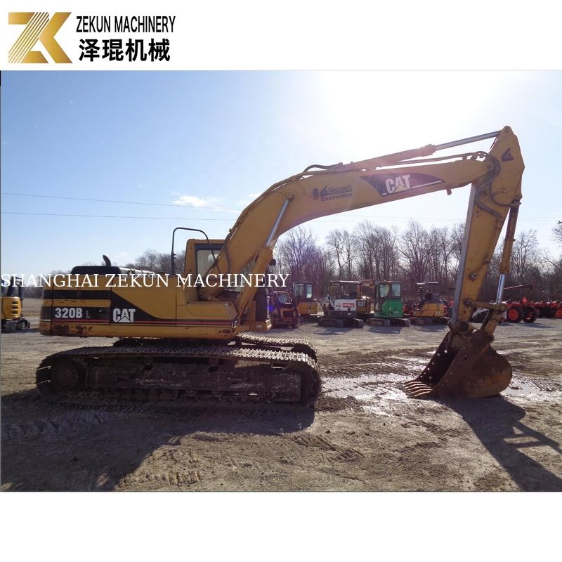 Wykopanie ziemi możliwe dzięki wykopalni CAT 320 BL i silnikowi Caterpillar o mocy 97 kW