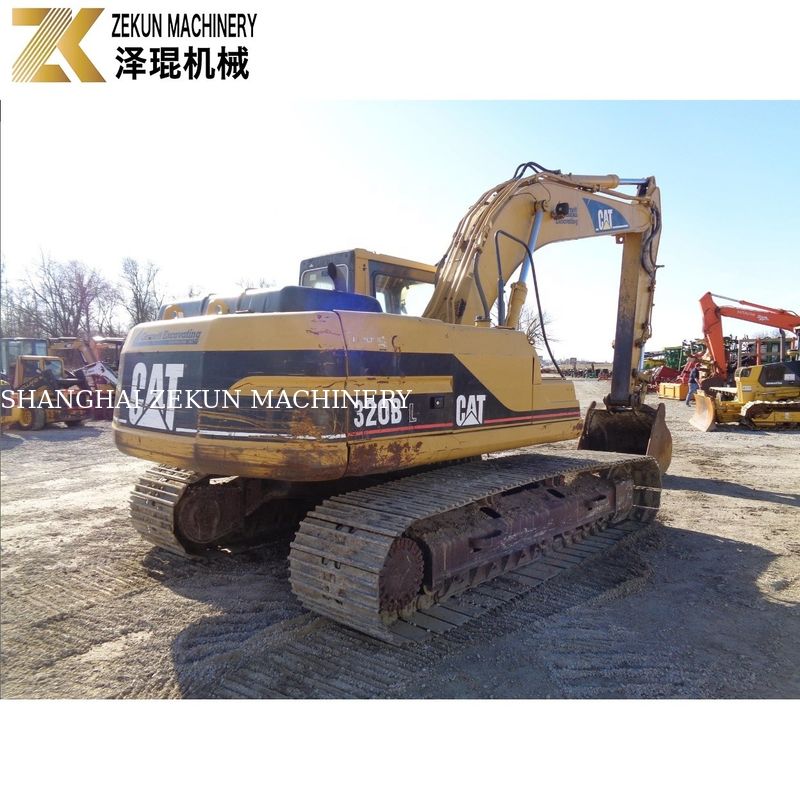 Wykopanie ziemi możliwe dzięki wykopalni CAT 320 BL i silnikowi Caterpillar o mocy 97 kW