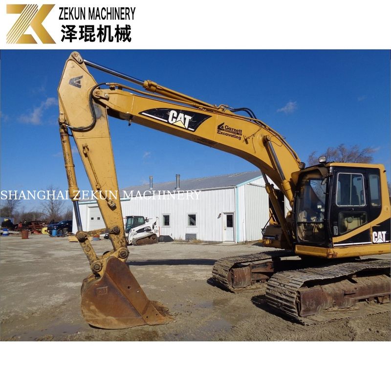 Wykopanie ziemi możliwe dzięki wykopalni CAT 320 BL i silnikowi Caterpillar o mocy 97 kW