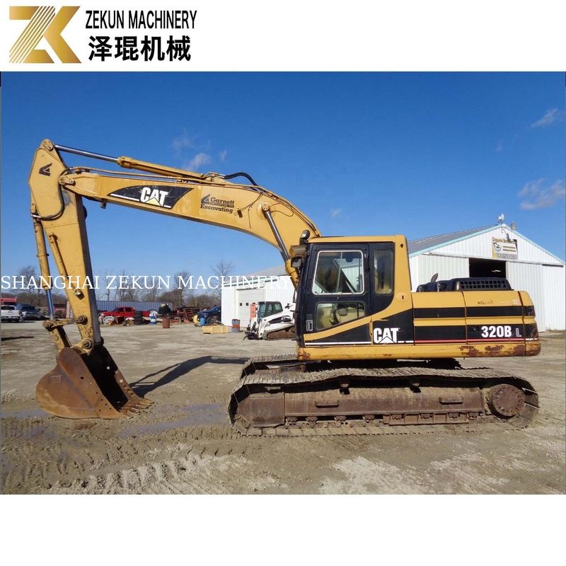 Wykopanie ziemi możliwe dzięki wykopalni CAT 320 BL i silnikowi Caterpillar o mocy 97 kW