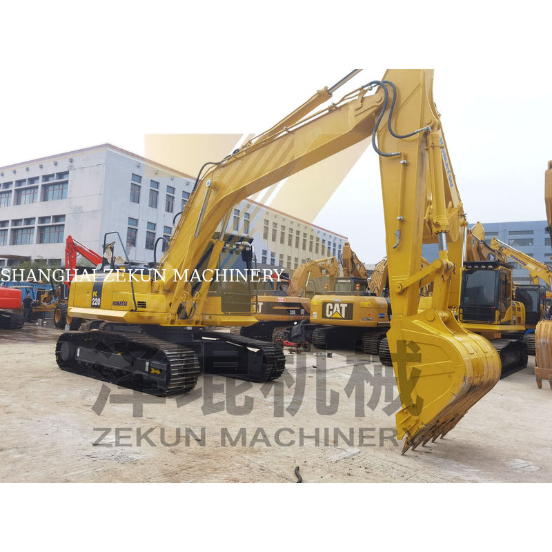 Wykorzystana koparka 22 tony Komatsu 220 PC220 o pojemności wiadra 1M3 i 1050 godzinach pracy