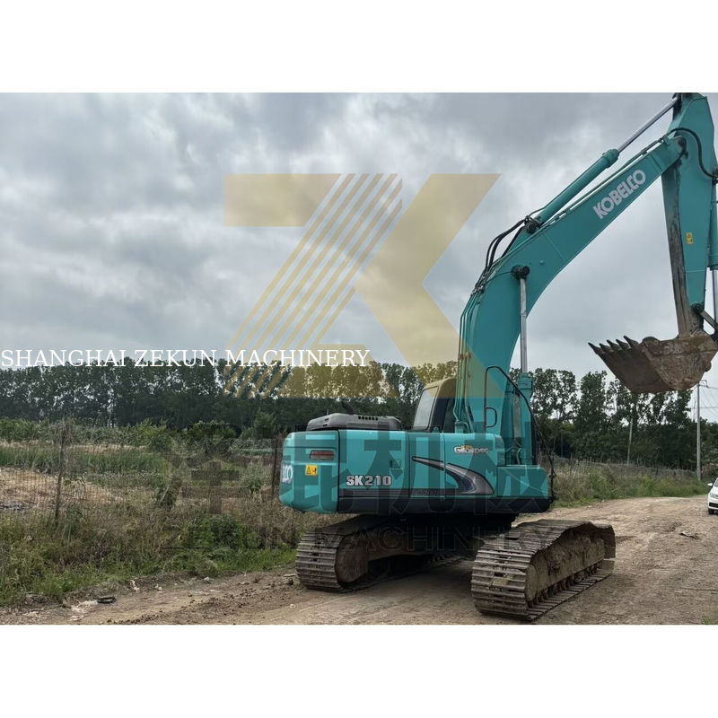 W dobrym stanie używana koparka Kobelco SK210-8 21 TON w Szanghaju z 2020 HINO Year i silnikiem