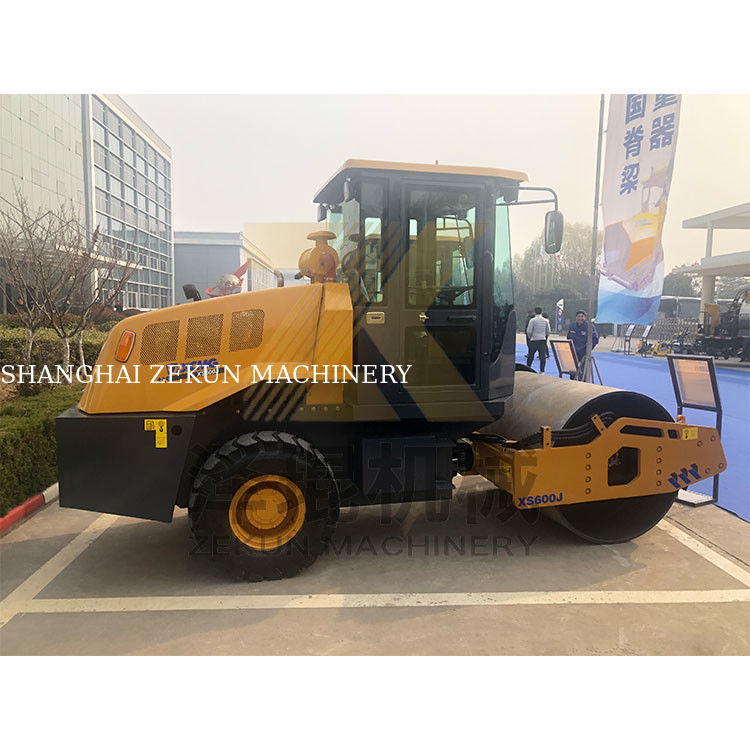 Zastosowany XCMG XS600J 6T Roller.