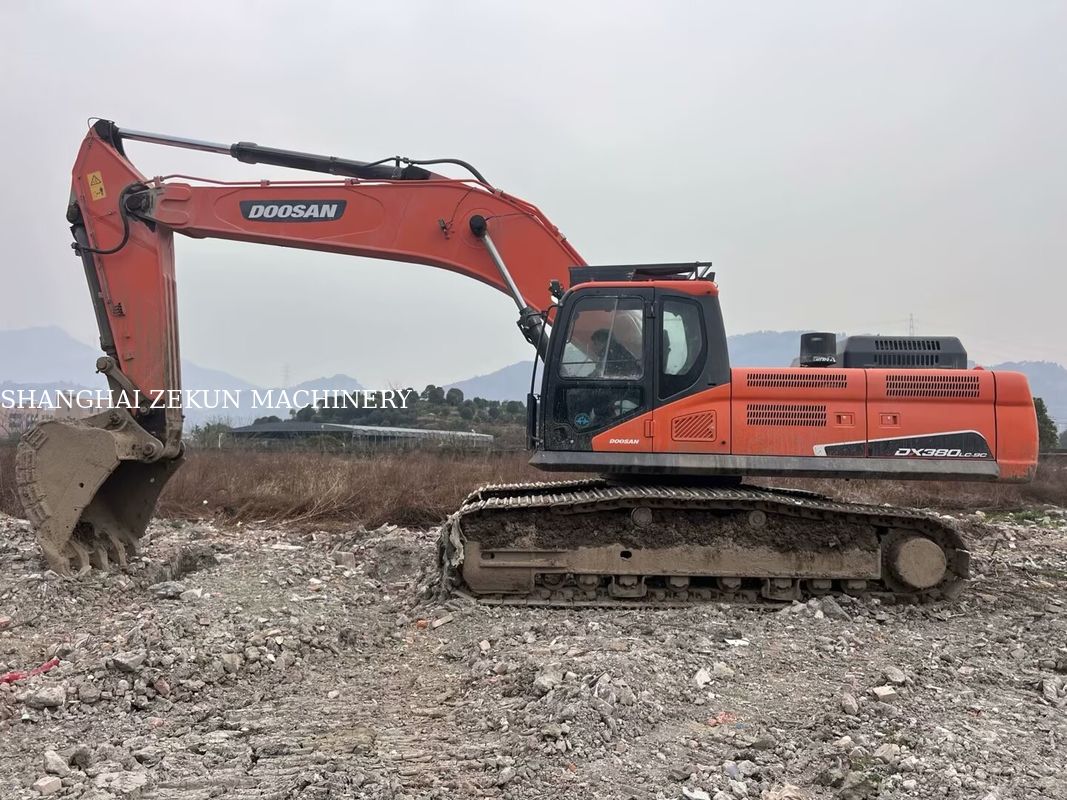 Użyte koparnie Doosan DX380 z 4 816 godzinami pracy w dobrym stanie