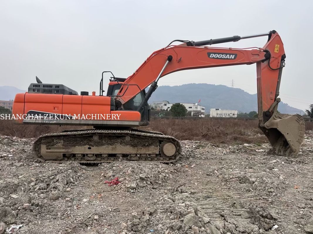 Użyte koparnie Doosan DX380 z 4 816 godzinami pracy w dobrym stanie