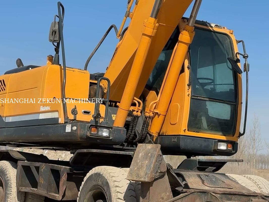 2014 Hyundai R210W-9 21 Ton Excavator Rower Idealny do projektów budowlanych