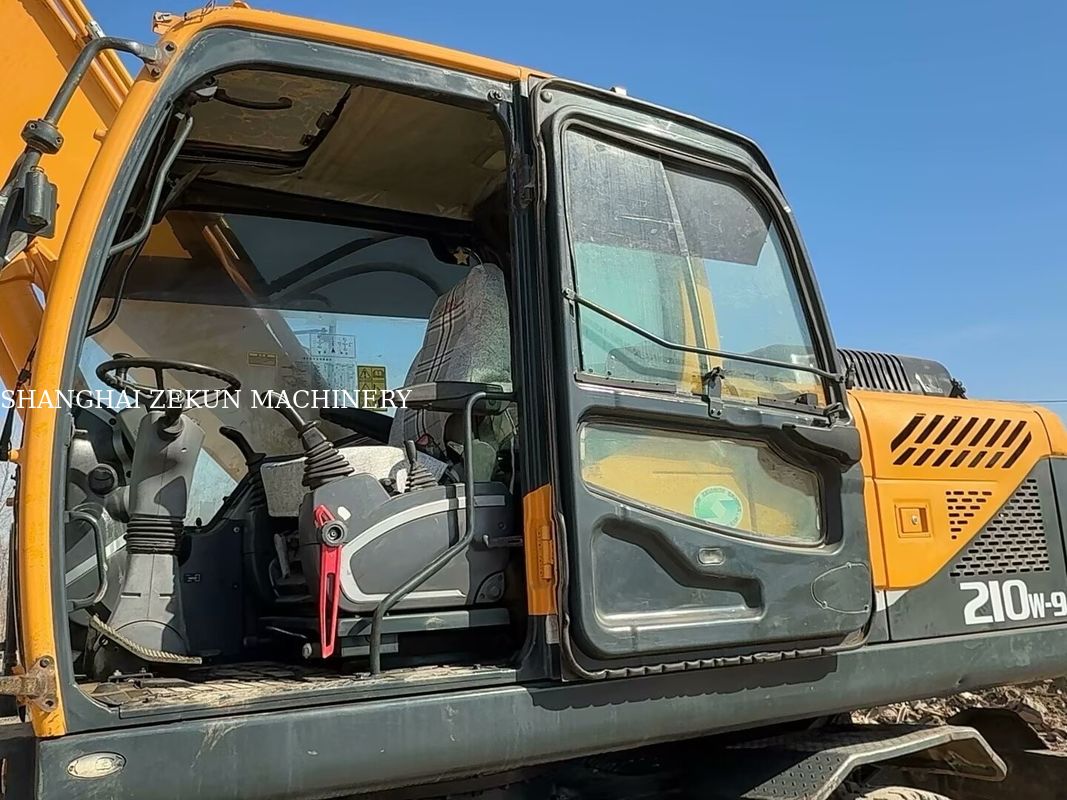 2014 Hyundai R210W-9 21 Ton Excavator Rower Idealny do projektów budowlanych