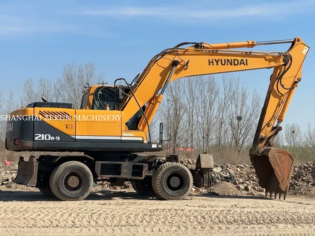 2014 Hyundai R210W-9 21 Ton Excavator Rower Idealny do projektów budowlanych
