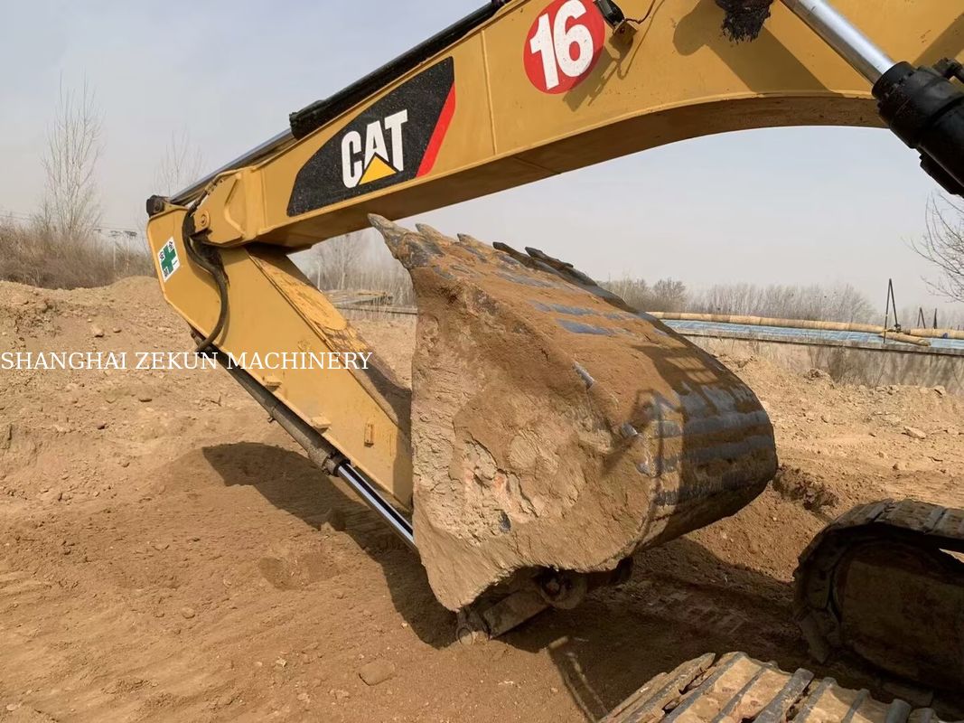 Uniwersalna koparka 2020 Cat 323D2 23 tony 4877 godzin dla różnych zastosowań