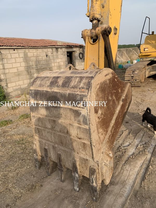 Koparka Komatsu PC210LC-8MO z 2015 roku o masie eksploatacyjnej 100 kg i maksymalnym zasięgu kopania 9