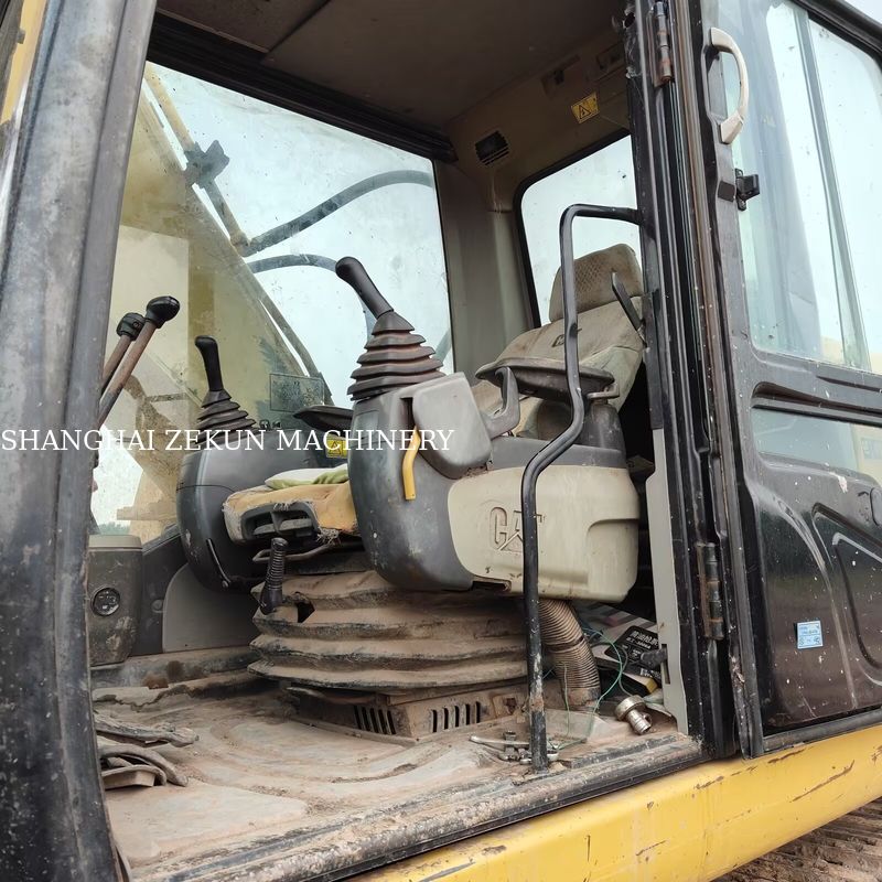 Koparka CAT 320D z 2016 roku, klasa 20 ton, z silnikiem CAT C6.4 ACERT, maksymalna głębokość kopania 680 mm