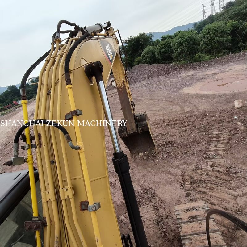 Koparka CAT 320D z 2016 roku, klasa 20 ton, z silnikiem CAT C6.4 ACERT, maksymalna głębokość kopania 680 mm