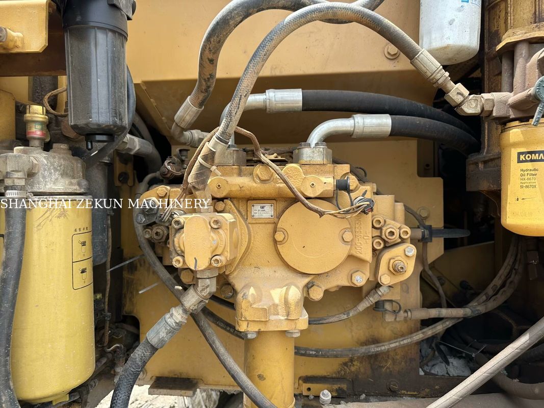 Koparka CAT 320D2 z 2014 roku, 10 812 motogodzin i wydajność hydrauliczna 2 × 214 l/min, prędkość jazdy 3,5 / 5,5 km/h