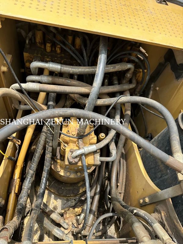 Koparka CAT 320D2 z 2014 roku, 10 812 motogodzin i wydajność hydrauliczna 2 × 214 l/min, prędkość jazdy 3,5 / 5,5 km/h