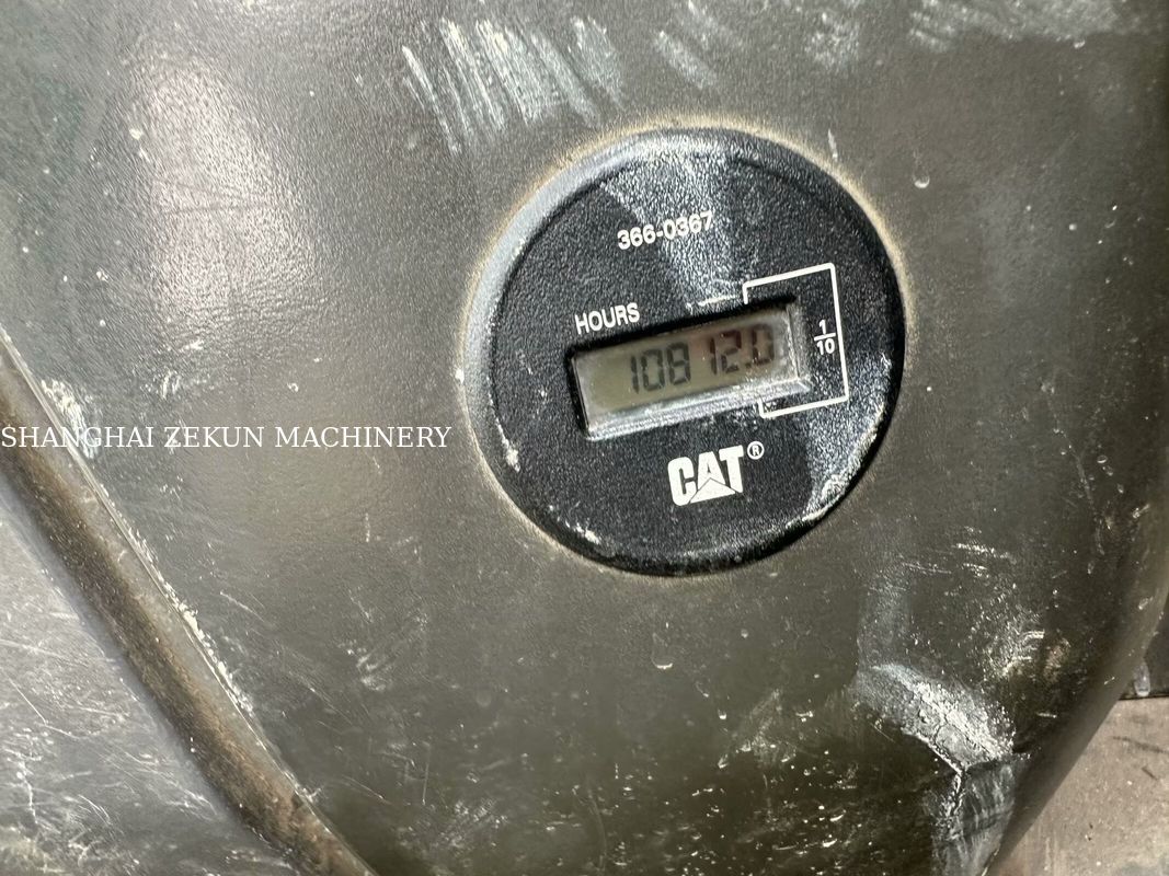 Koparka CAT 320D2 z 2014 roku, 10 812 motogodzin i wydajność hydrauliczna 2 × 214 l/min, prędkość jazdy 3,5 / 5,5 km/h