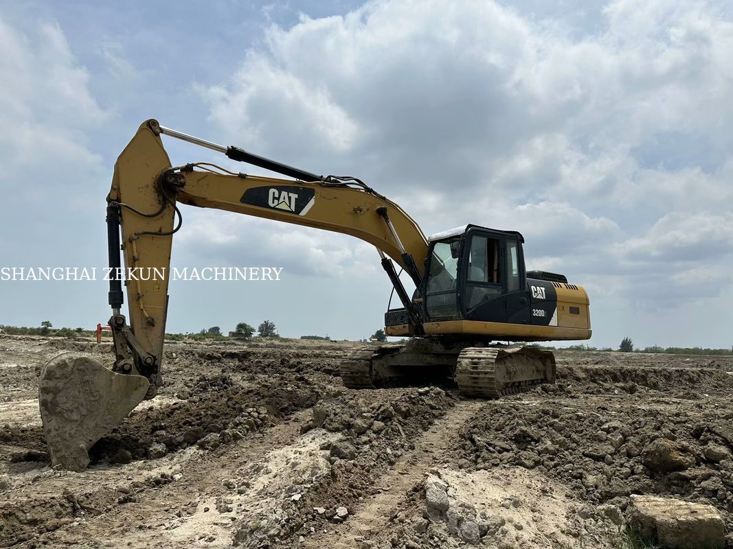 Koparka CAT 320D2 z 2014 roku, 10 812 motogodzin i wydajność hydrauliczna 2 × 214 l/min, prędkość jazdy 3,5 / 5,5 km/h