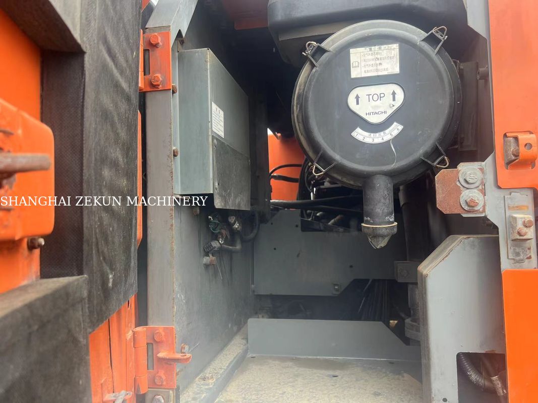 Koparka Hitachi ZX220-5A z 2020 roku, 6541 motogodzin, maksymalna wysokość kopania 630 mm, maksymalna głębokość kopania 670 mm, do ciężkich prac