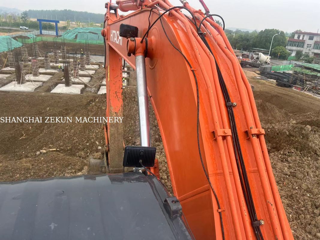 Koparka Hitachi ZX220-5A z 2020 roku, 6541 motogodzin, maksymalna wysokość kopania 630 mm, maksymalna głębokość kopania 670 mm, do ciężkich prac