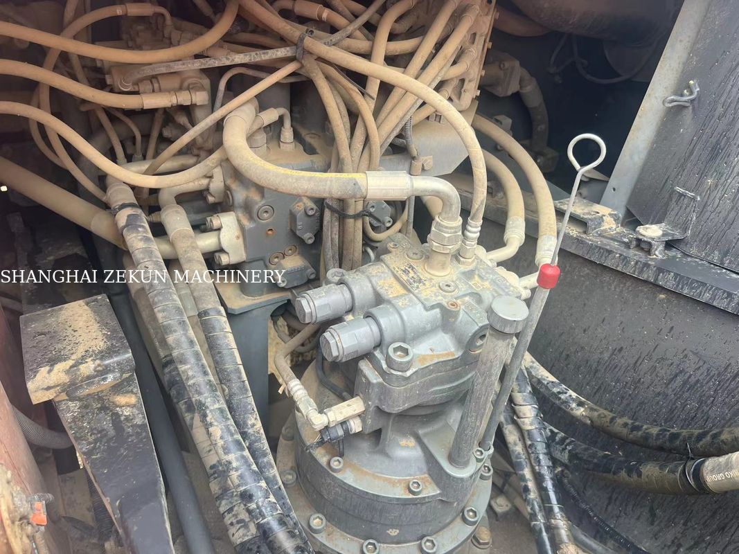 Koparka Hitachi ZX200-5A z 2022 roku z maksymalną wysokością kopania 9 i prędkością obrotu 13,3 obr./min, 5500 motogodzin