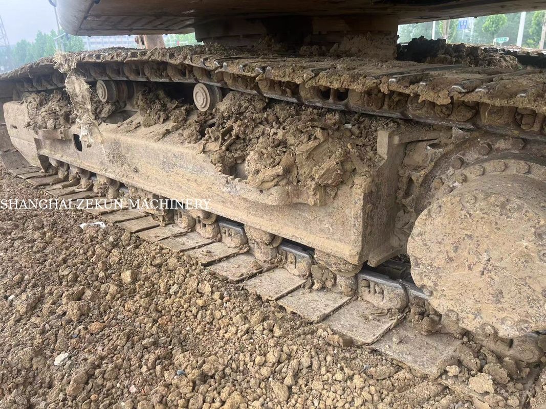 Koparka Hitachi ZX200-5A z 2022 roku z maksymalną wysokością kopania 9 i prędkością obrotu 13,3 obr./min, 5500 motogodzin