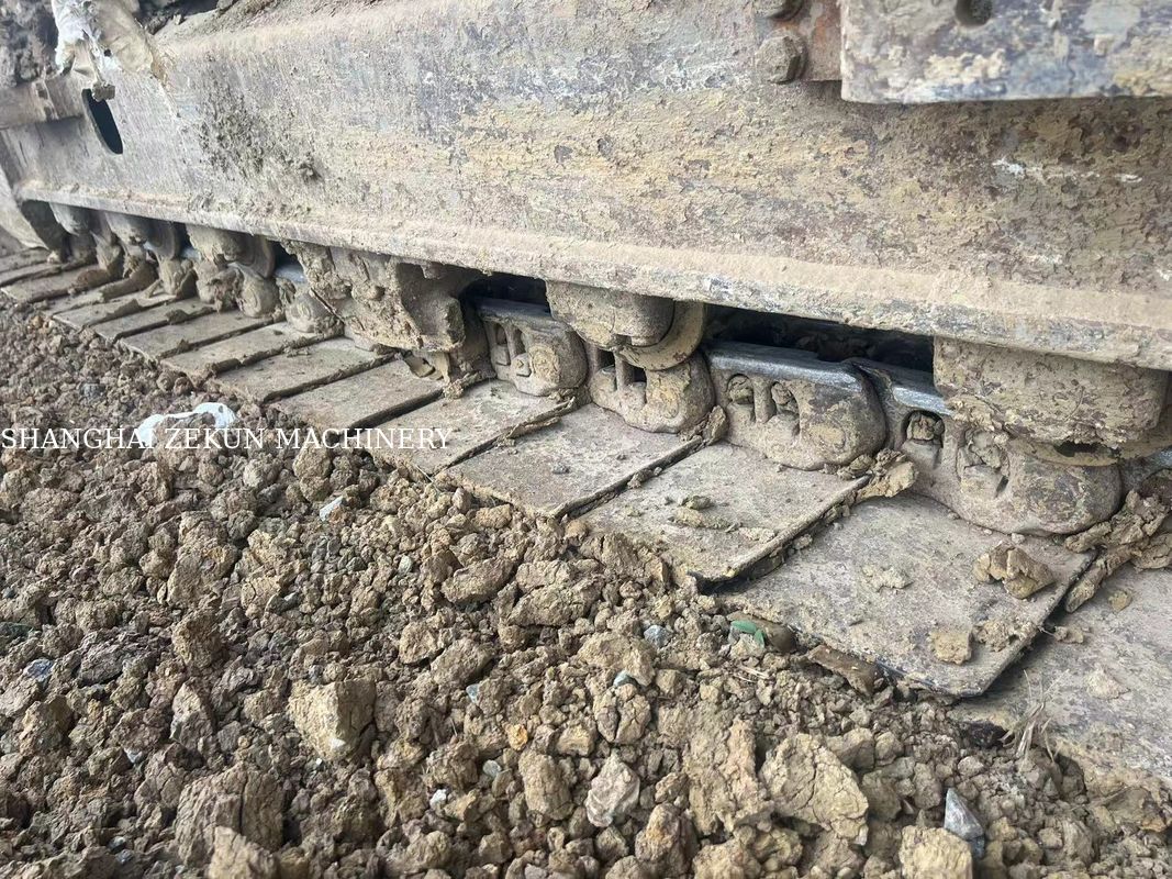 Koparka Hitachi ZX200-5A z 2022 roku z maksymalną wysokością kopania 9 i prędkością obrotu 13,3 obr./min, 5500 motogodzin