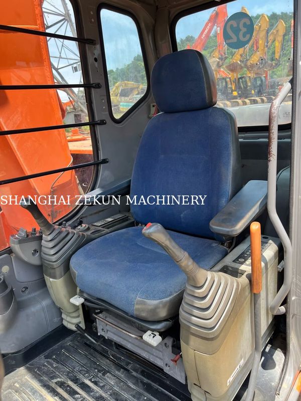 Koparka Hitachi ZX120-6 14165 motogodzin dla potrzeb biznesowych Pojemność zbiornika paliwa 240 L Ciśnienie hydrauliczne 34.3 MPa